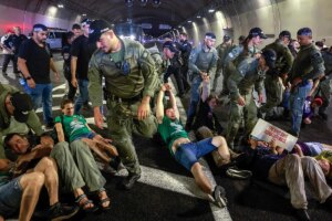Israel se «detiene» para pedir la vuelta de los secuestrados y un acuerdo de tregua | elmundo.es