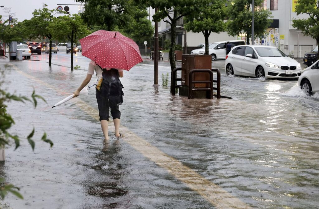 Japón declara la máxima alerta meteorológica por lluvias torrenciales en el sudoeste - AlbertoNews