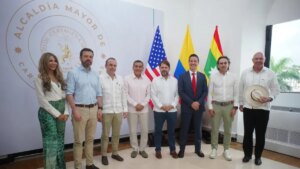 Jhon MacNamara, embajador de los EE.UU., y dos senadores de esa nación se reunieron con alcaldes del país en Cartagena