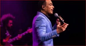 Jon Secada anunció su regreso a Colombia con un show íntimo en el Astor Plaza –