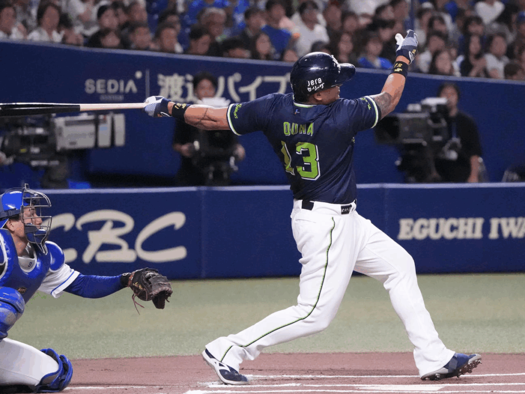 José Osuna llega a la decena de jonrones en Japón