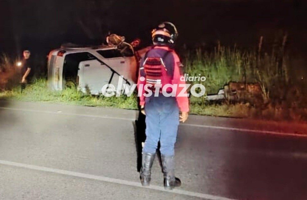 Joven de 22 años lesionado tras volcar la Eddie Bauer que conducía en la carretera Anaco - Cantaura
