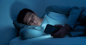 Joven que le da pereza poner película que dura dos horas igual la ve en Tiktok en 47 partes – El Chigüire Bipolar