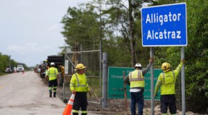 Jueza ratifica orden de desmantelar la cárcel ‘Alligator Alcatraz’