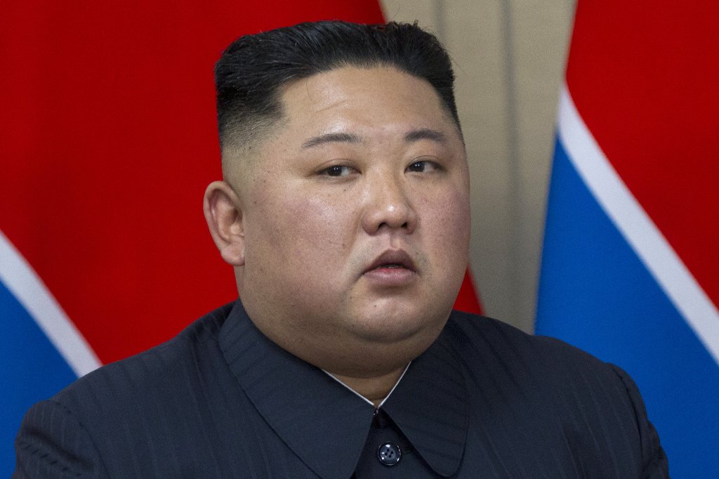Kim Jong-un supervisa el lanzamiento de prueba de dos nuevos misiles de defensa aérea - AlbertoNews