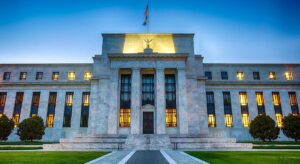 La Fed proyecta un ciclo tranquilo de recortes de tipos como el que disparó a la bolsa hace 30 años: ¿Se repetirá la historia?