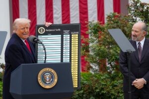 La Justicia de EEUU declara ilegales la mayoría de los aranceles de Trump, pero los mantiene en vigor hasta octubre | europapress.es