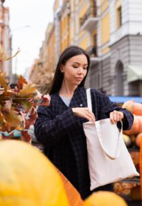 La atracción atemporal de los bolsos tote de tela