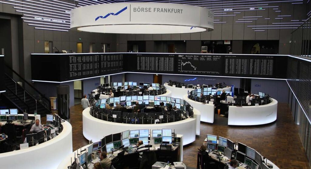 La bolsa europea tiene un recorrido al alza del 2% mientras el Ibex 35 defiende los 15.000 puntos