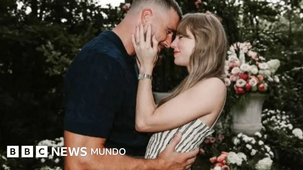 La cantante Taylor Swift y el jugador de fútbol americano Travis Kelce anuncian su compromiso