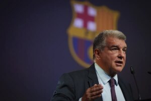 La crisis del Barcelona aprieta al fútbol femenino y al baloncesto: fuga de jugadoras y recortes bajo los aros del Palau | elmundo.es