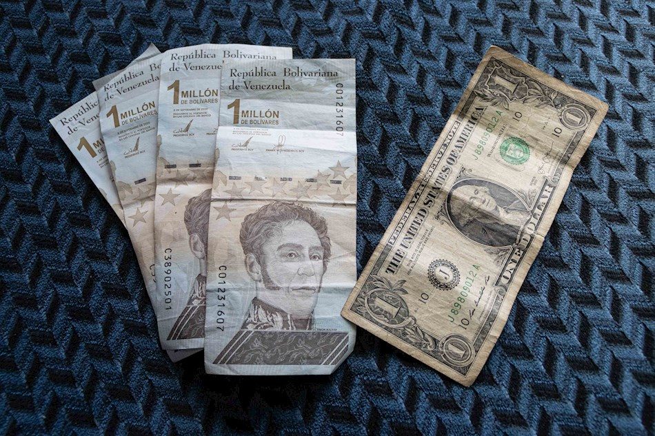 La devaluación redujo el salario mínimo a $1