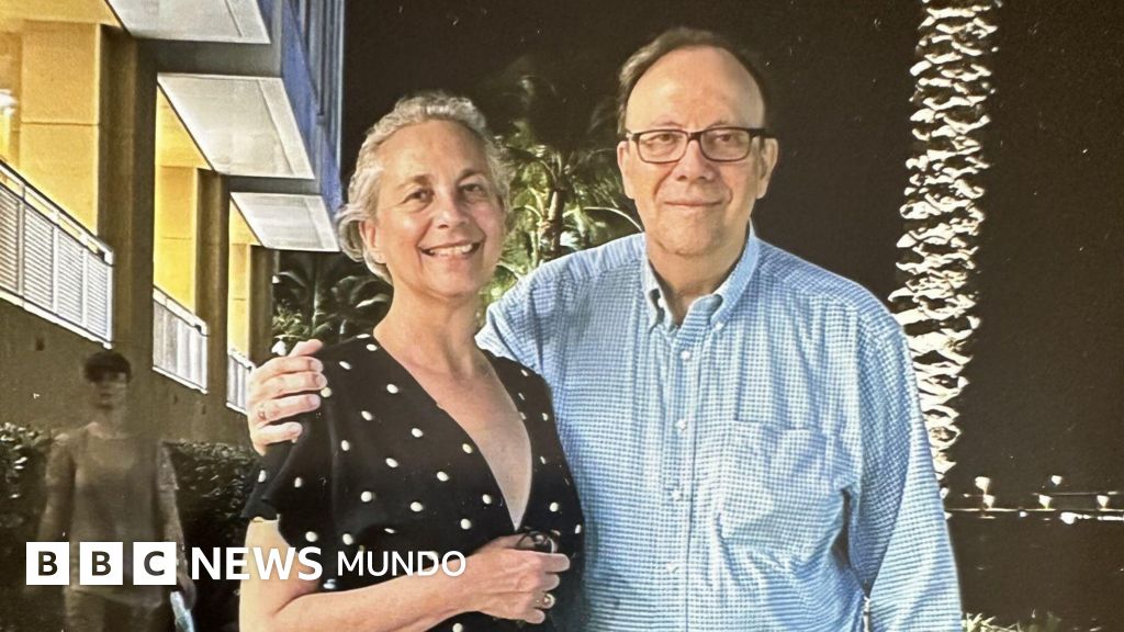 "La dicotomía era cuidarlo bien y a la vez ayudarlo a morir": Gina Montaner sobre la eutanasia a la que se sometió en España su padre, el escritor Carlos Montaner