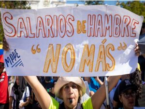 La paradoja del salario mínimo en Venezuela: Un derecho constitucional convertido en burla