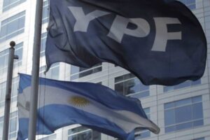 La petrolera YPF cederá siete áreas de hidrocarburos en el extremo sur de Argentina