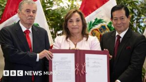 La polémica ley de amnistía aprobada en Perú que perdonará a centenares de policías y militares acusados de violaciones a los derechos humanos