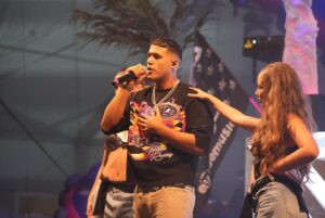 La salsa la está rompiendo: Moa Rivera deslumbra España con su tour 