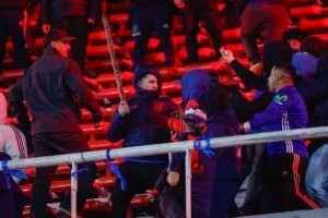 La violencia salvaje sacude al fútbol sudamericano: 185 heridos y 120 detenidos en una «cacería» | elmundo.es