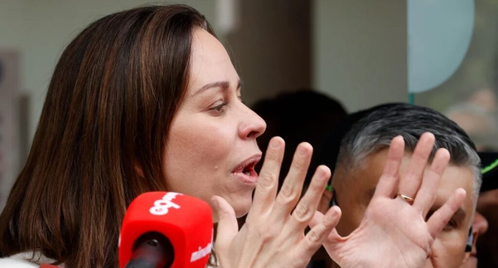 La viuda de Uribe Turbay se solidariza con familias de policías asesinados en atentados - AlbertoNews