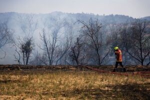 Las autoridades dan por «contenido» el incendio en el sureste de Francia | europapress.es