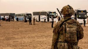Las tropas de EEUU inician la retirada de su principal base militar en Irak | elperiodico.com