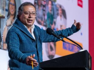 ‘Lástima que se les ocurra mantener tasa de interés alta contra empresariado’: Petro | Gobierno | Economía
