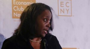 Lisa Cook recurre ante los tribunales la orden de Trump para echarla de la Fed