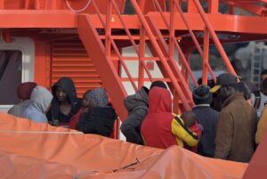 Llegan a Gijón los diez primeros menores migrantes solicitantes de asilo que viajaron este lunes desde Canarias | europapress.es