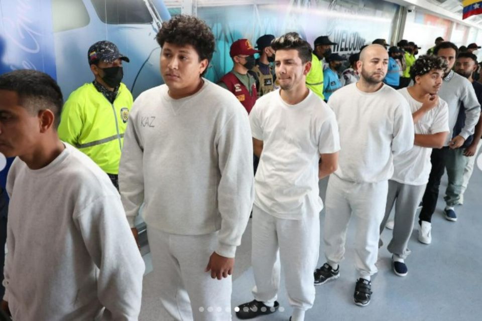 Llegan a Venezuela 200 migrantes deportados de EEUU: 157 hombres, 42 mujeres y un niño