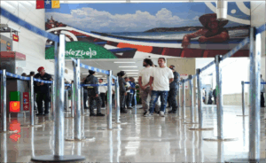 Llegan a Venezuela 372 migrantes repatriados desde Bolivia y México