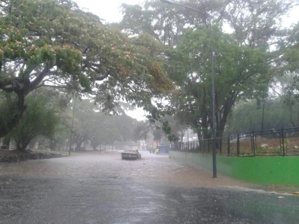 Lluvias de fuerte intensidad afectarán varias regiones del país este martes