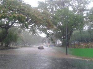 Lluvias de fuerte intensidad afectarán varias regiones del país este martes