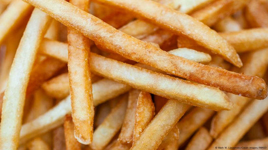 Lo que un estudio de décadas revela sobre las papas fritas – DW – 22/08/2025
