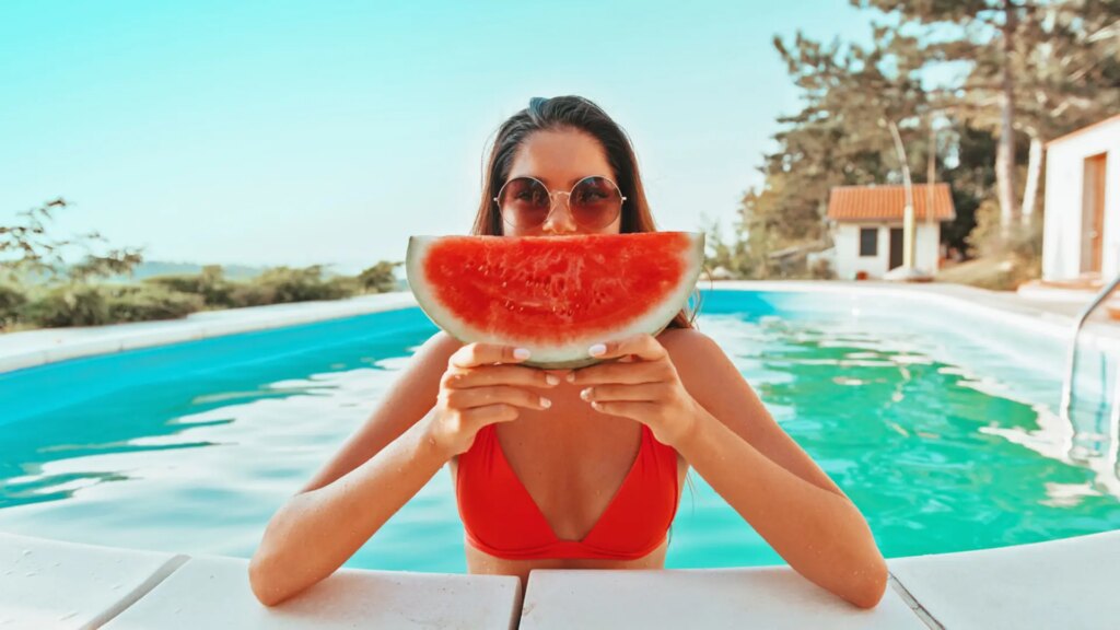 Los alimentos que nos ayudan a regular la temperatura corporal durante la ola de calor, según una experta