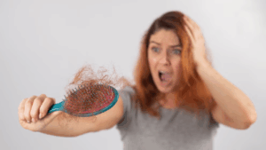Los motivos por los que las mujeres sufren caída de cabello