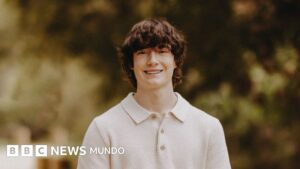 Los padres de un adolescente que se quitó la vida demandan a OpenAI, creadora de ChatGPT