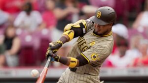 Luis Arráez entre los 10 mejores bateadores de la Nacional