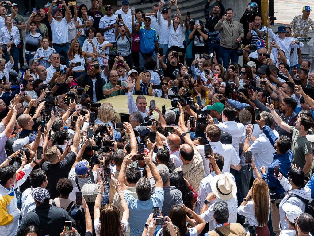 Machado agradece a González Urrutia por asumir la responsabilidad de liderar la oposición