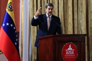 Maduro afirma que se viola tratado internacional con incursión de submarino de EEUU
