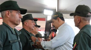 Maduro asciende a oficiales superiores de la FANB en La Guaira