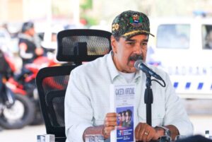 Maduro condecoró a funcionarios del Sebin, su brazo represor acusado de violaciones de DDHH (VIDEOS) | lapatilla.com