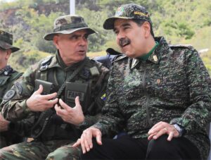 Maduro cree que despliegue militar de EE.UU. es una oportunidad para fortalecer la defensa nacional