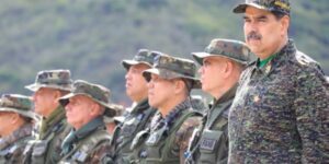 Maduro desafía a Estados Unidos y refuerza la defensa de Venezuela