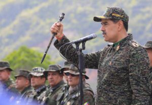 Maduro, disfrazado de militar, aseveró cuál es el «arma más poderosa» de Venezuela