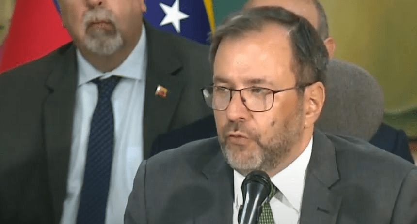 'Maduro está en Caracas y despacha desde Miraflores'