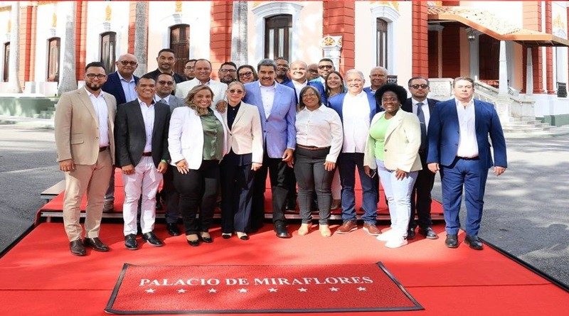 Maduro recibe a los alcaldes opositores para instalar el Consejo Federal de Gobierno