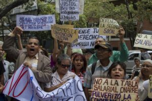 Maduro recicla estrategia de desmantelar el sindicalismo autónomo, opinan gremialistas
