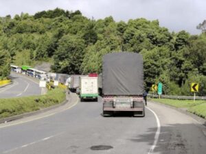 Más de 500.000 litros de leche están en riesgo por paro en Boyacá, según Asoleche | Regiones | Economía