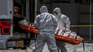 Masacre en Buga, Valle | 3 personas fueron asesinadas por sicarios que huyeron en moto: en la vivienda hubo allanamientos previos por venta de drogas