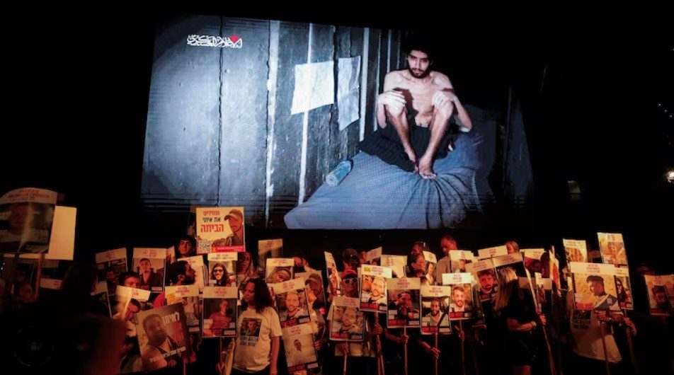Masiva protesta en Tel Aviv para exigir la liberación de los rehenes israelíes tras escalofriantes videos difundidos por Hamás - AlbertoNews